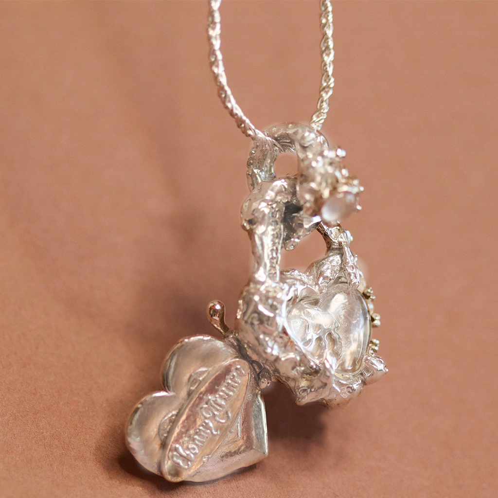 Fossil locket lace