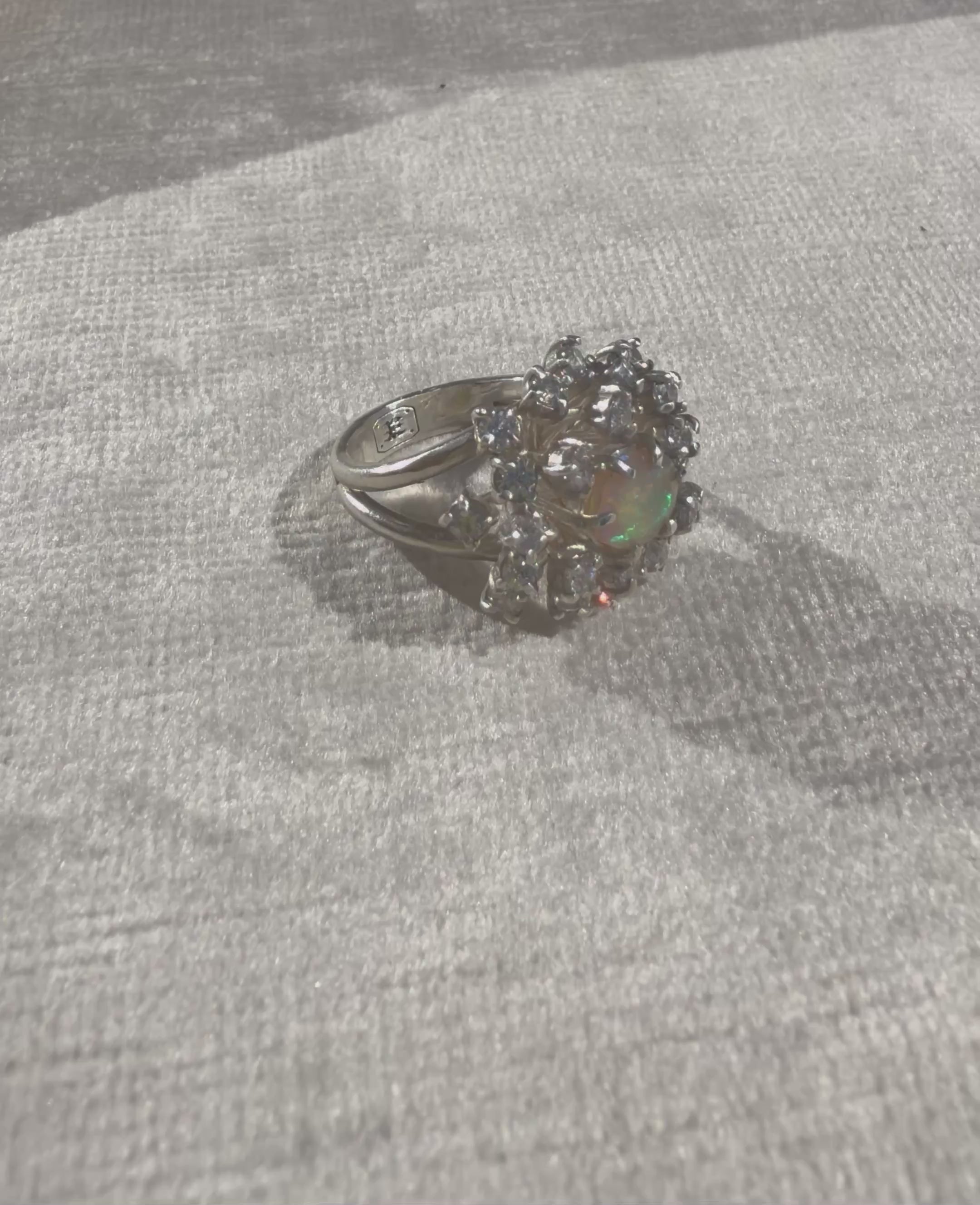 Pom Pom Ring